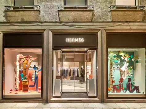 Maxi furto da Hermès a Milano: sparite quattro borse del valore di 